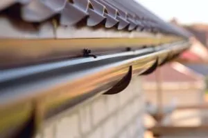 Systemy rynnowe odporne na korozję – dlaczego są ważne?